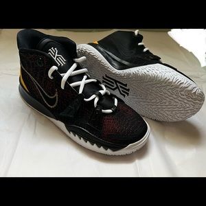 Nike Kyrie 7 'Roswell Rayguns'